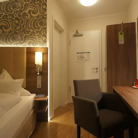 Deutsches Haus מלון 3*